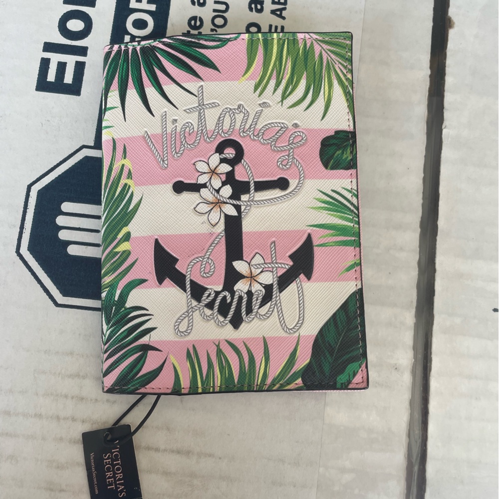 New! Victoria’s Secret passport wallet